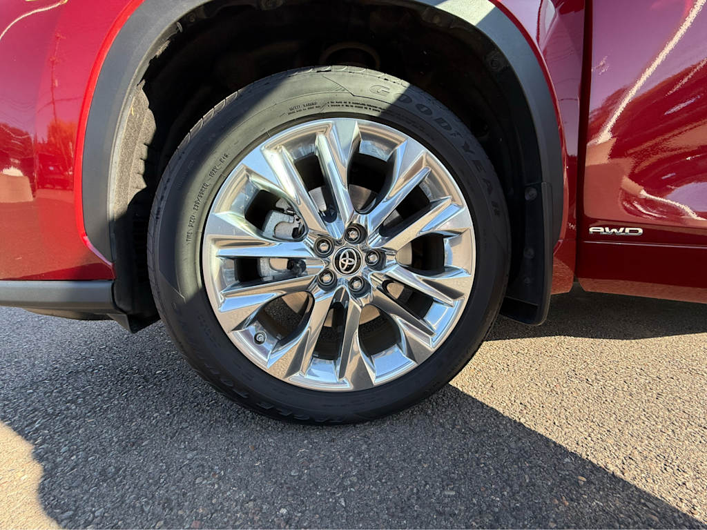 Thumbnail: 2023 Toyota Highlander - 8