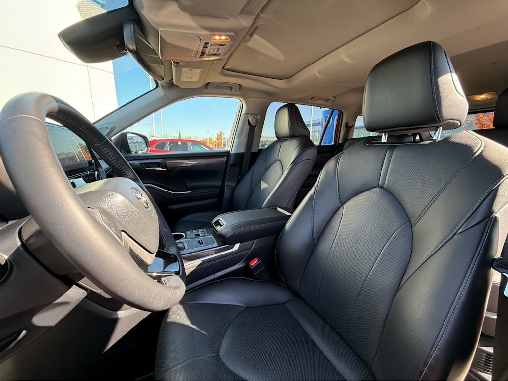 Thumbnail: 2023 Toyota Highlander - 11