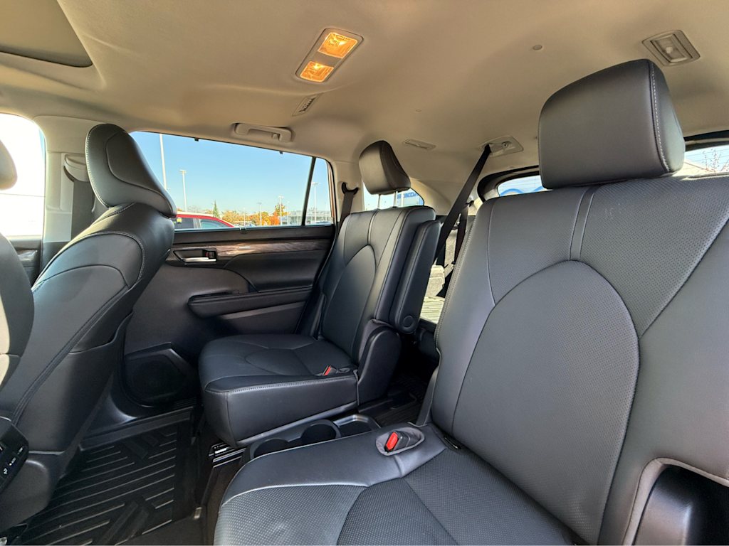 Thumbnail: 2023 Toyota Highlander - 23