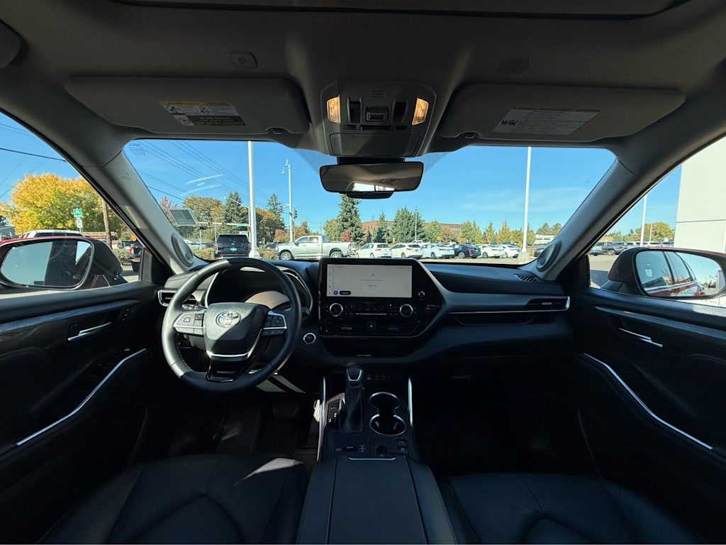 Thumbnail: 2023 Toyota Highlander - 10