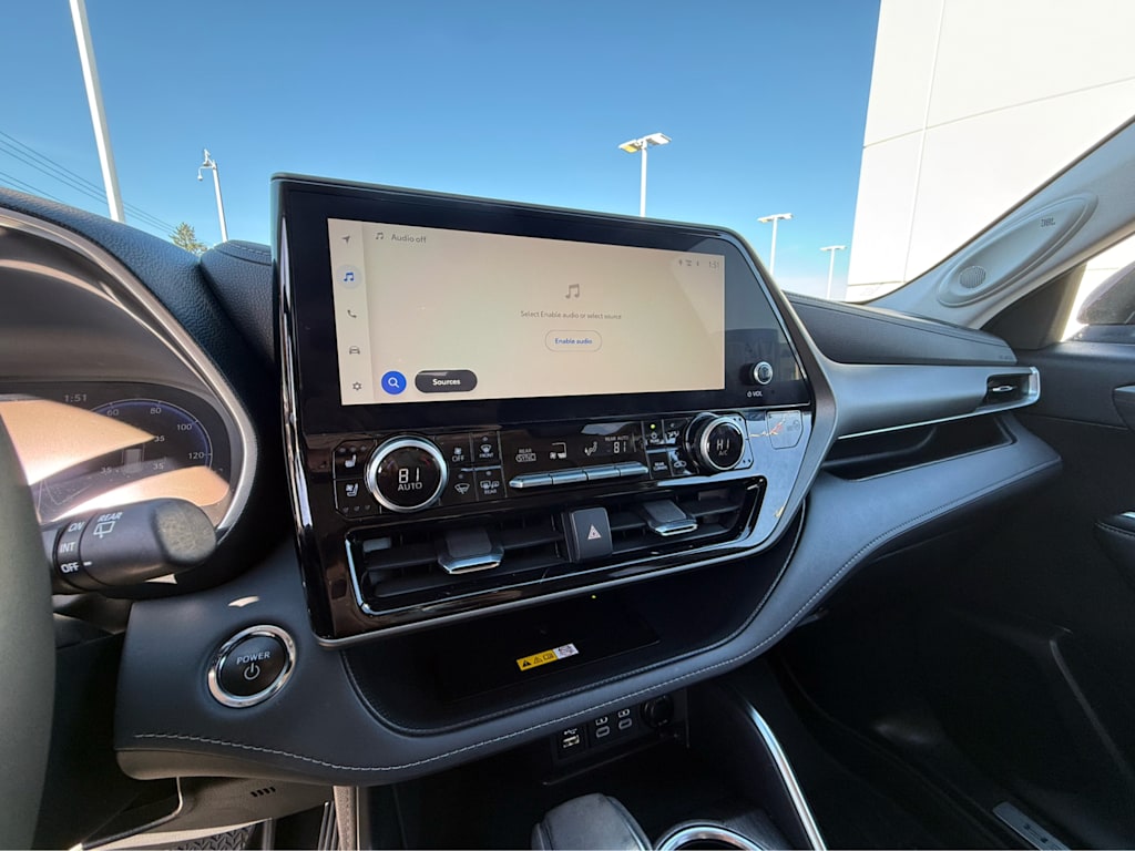 Thumbnail: 2023 Toyota Highlander - 15