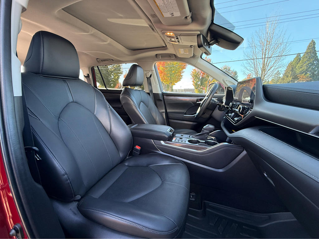 Thumbnail: 2023 Toyota Highlander - 12