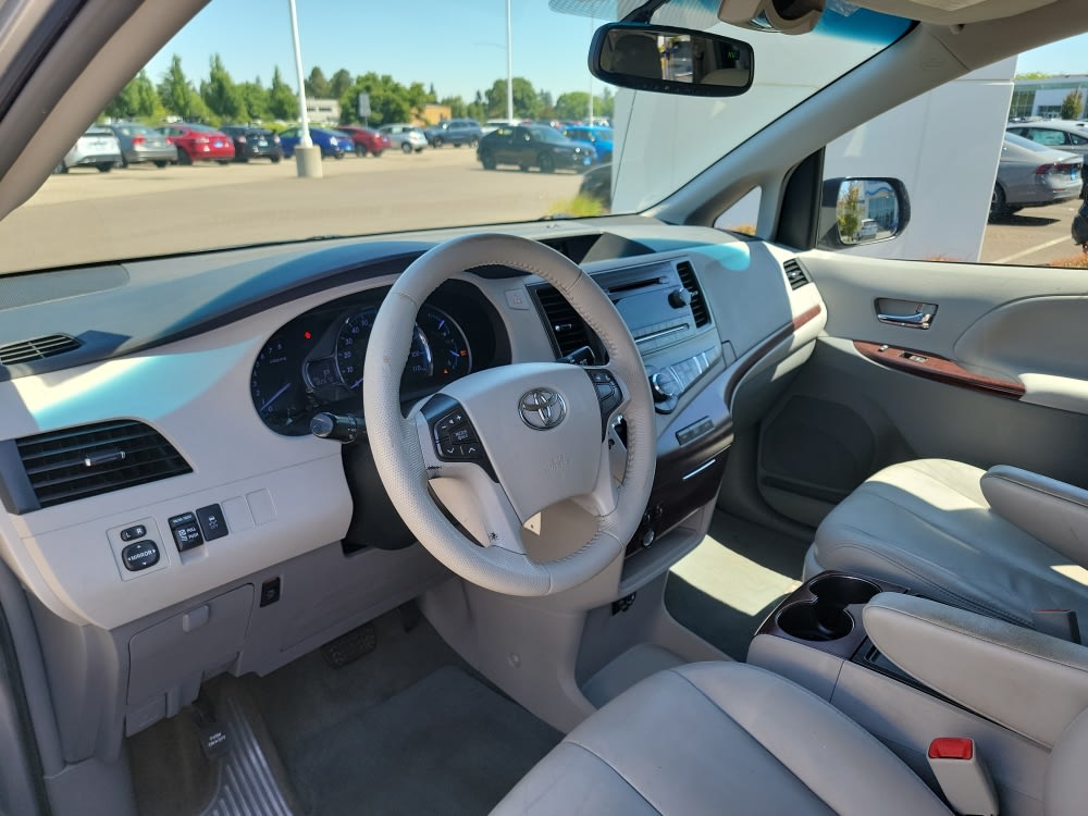 Thumbnail: 2012 Toyota Sienna - 2