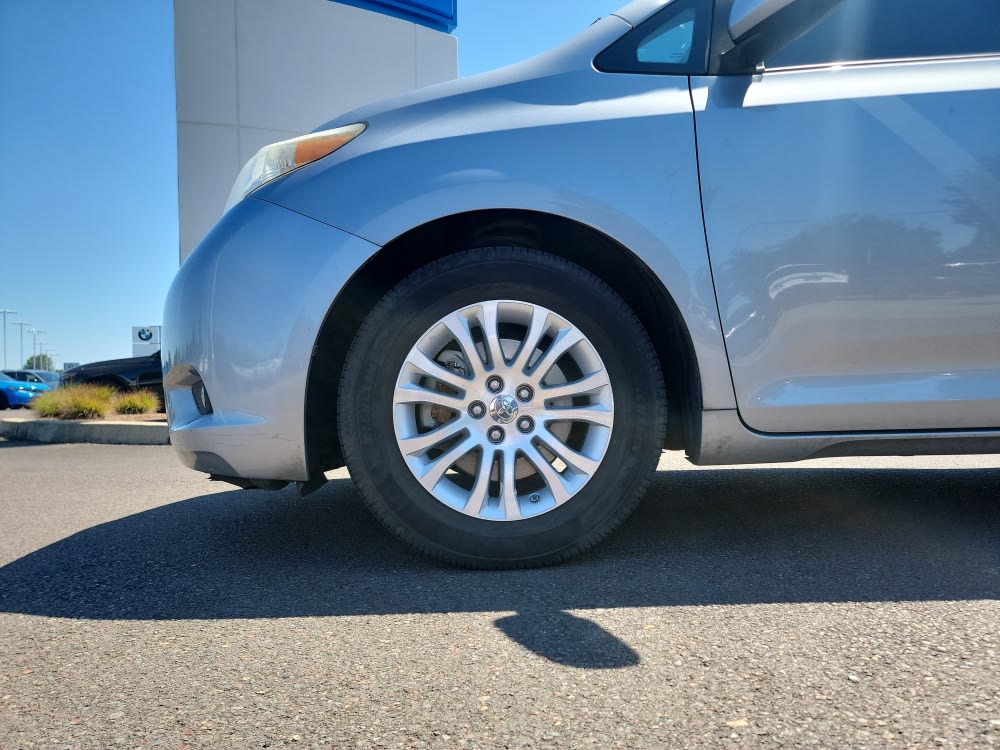 Thumbnail: 2012 Toyota Sienna - 7