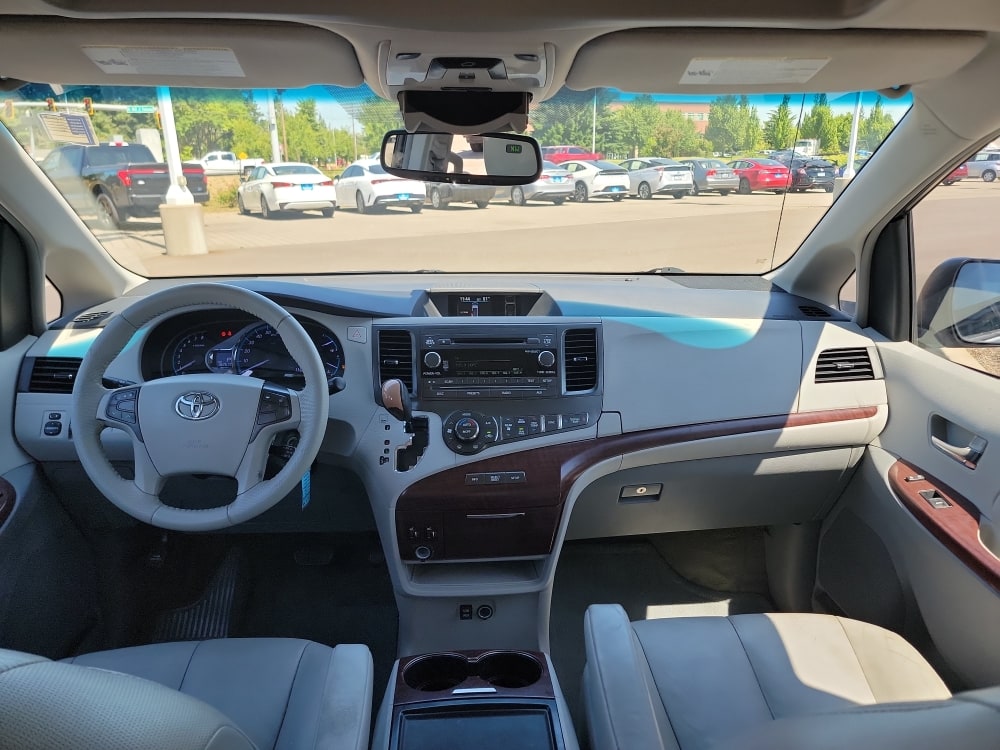 Thumbnail: 2012 Toyota Sienna - 9