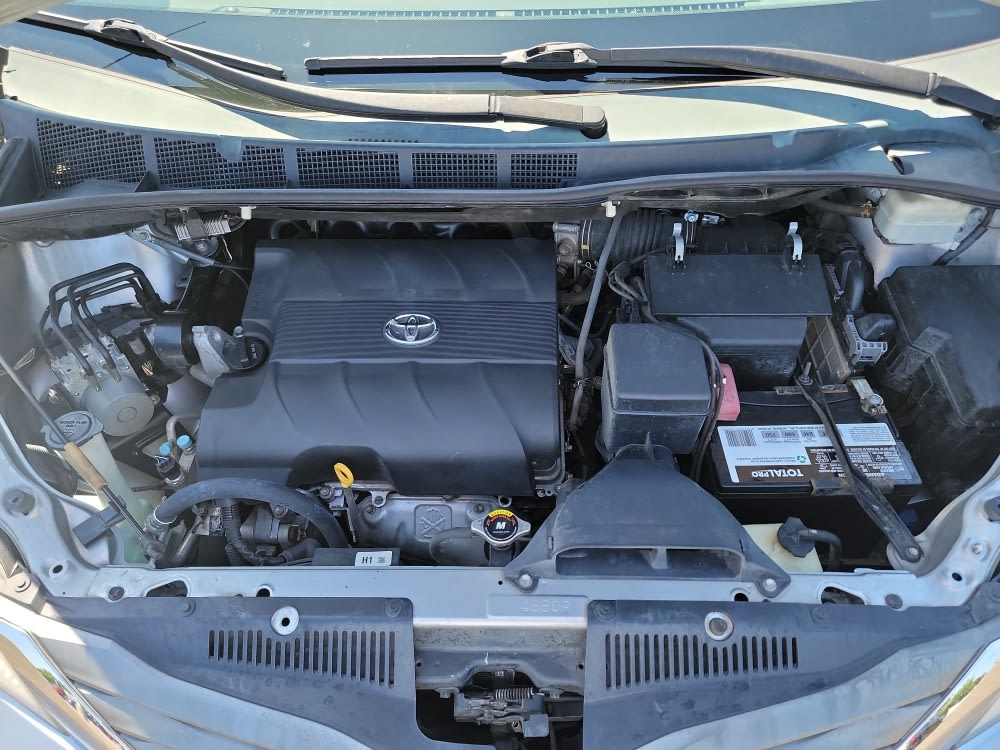 Thumbnail: 2012 Toyota Sienna - 8