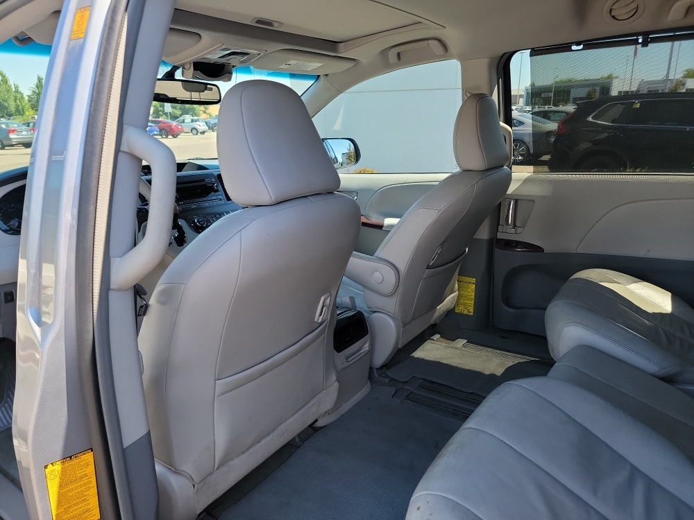 Thumbnail: 2012 Toyota Sienna - 12