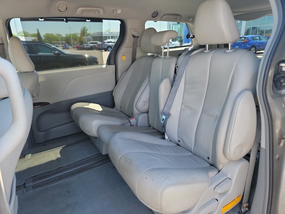 Thumbnail: 2012 Toyota Sienna - 21