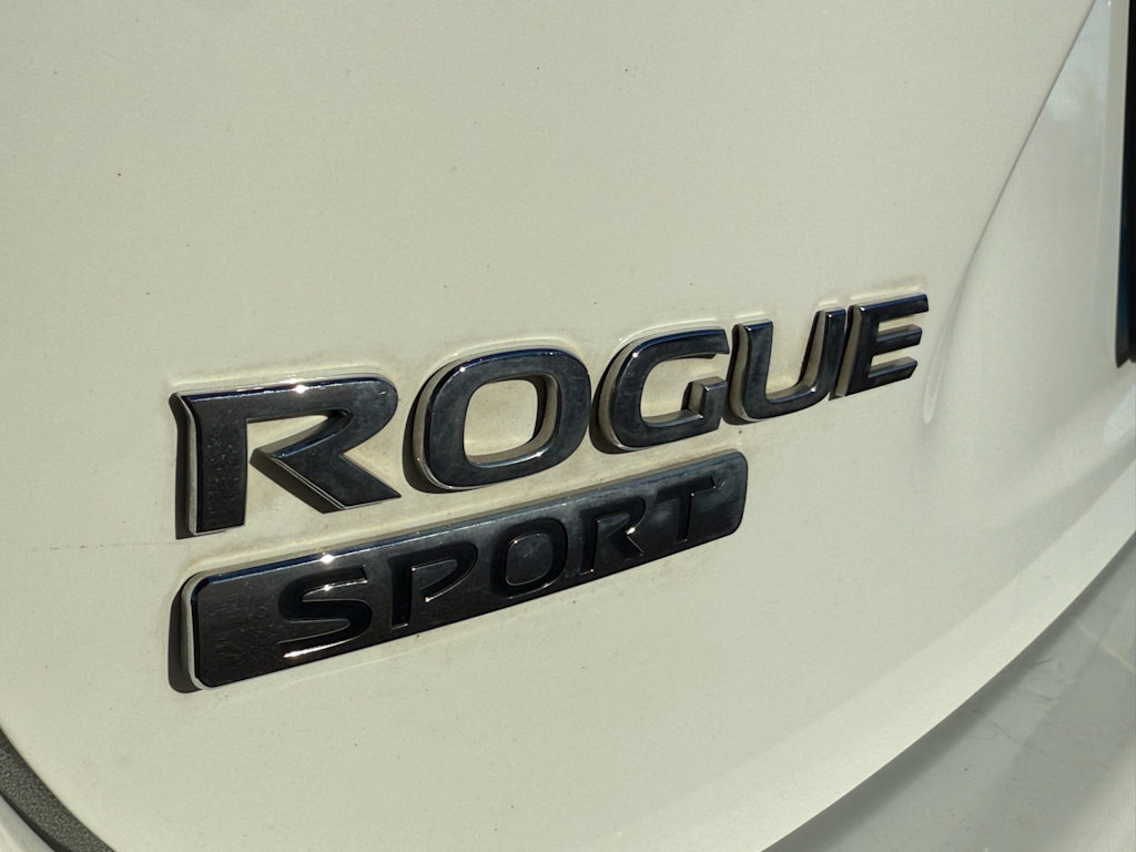 Thumbnail: 2018 Nissan Rogue Sport - 6