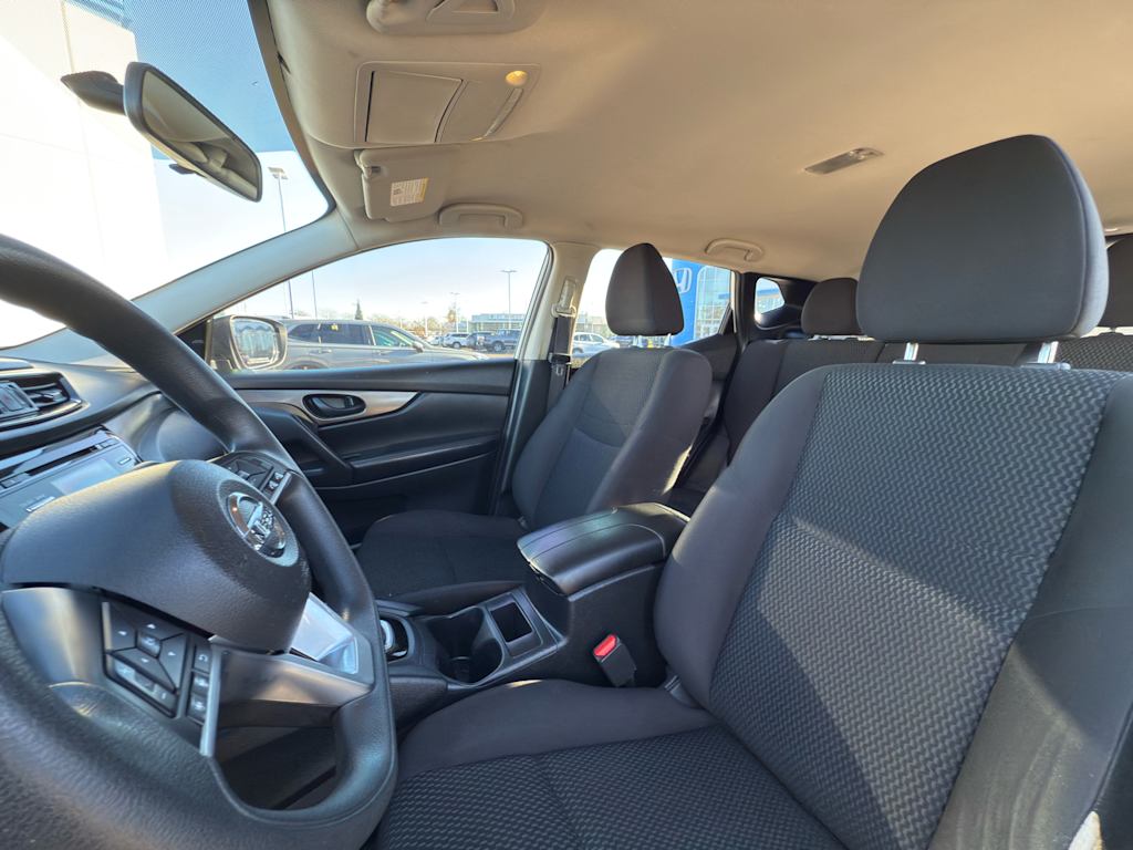 Thumbnail: 2018 Nissan Rogue Sport - 10