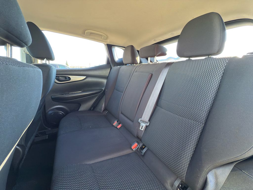 Thumbnail: 2018 Nissan Rogue Sport - 24