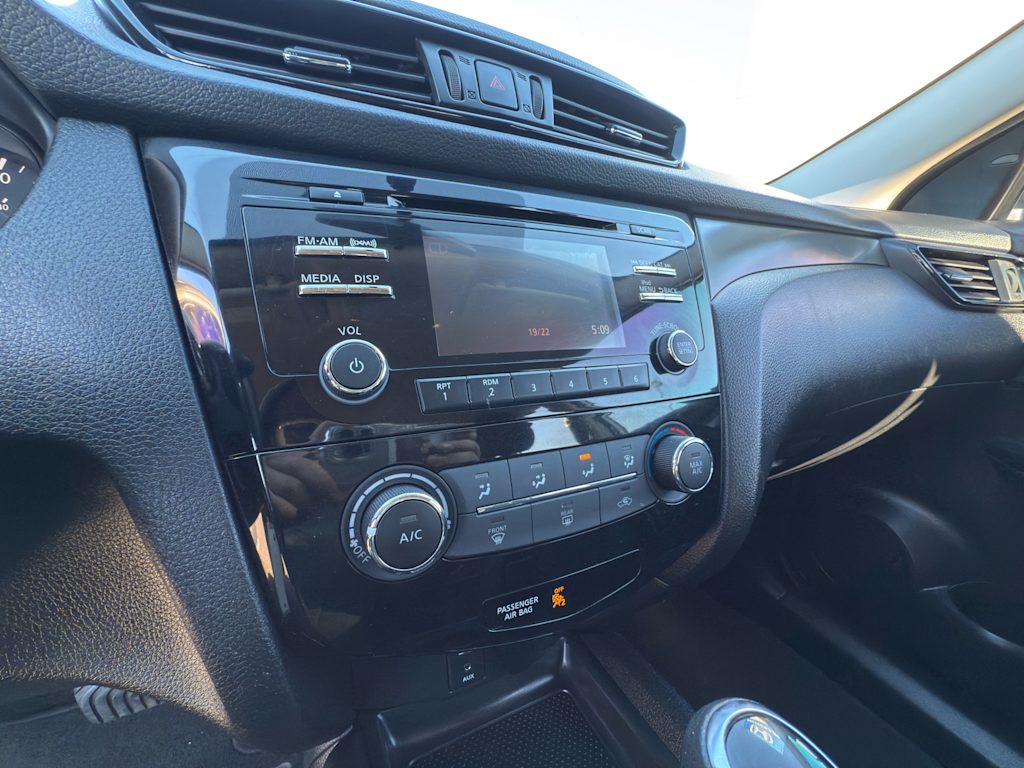 Thumbnail: 2018 Nissan Rogue Sport - 15