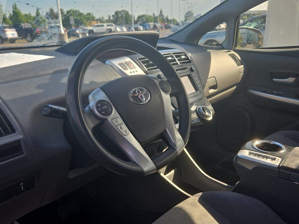 Thumbnail: 2012 Toyota Prius v - 2