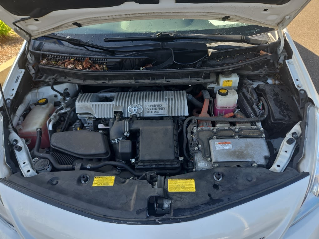 Thumbnail: 2012 Toyota Prius v - 8