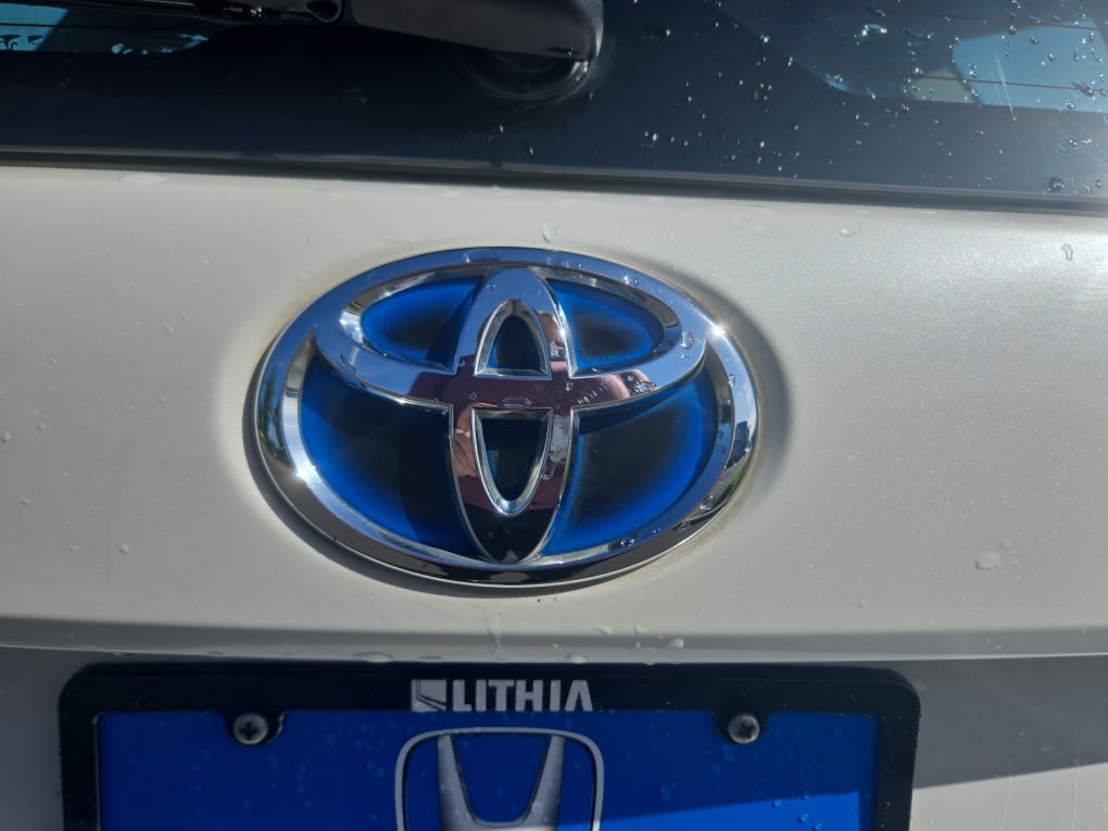 Thumbnail: 2012 Toyota Prius v - 6
