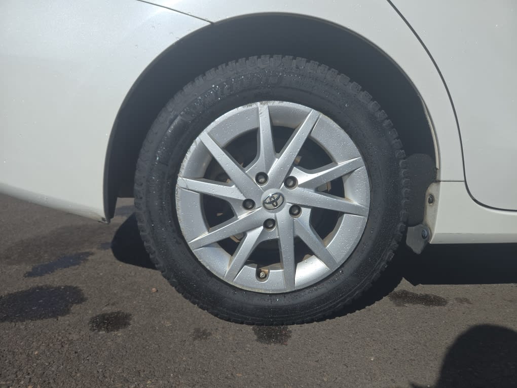 Thumbnail: 2012 Toyota Prius v - 7