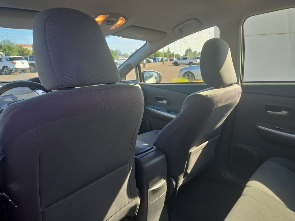 Thumbnail: 2012 Toyota Prius v - 11