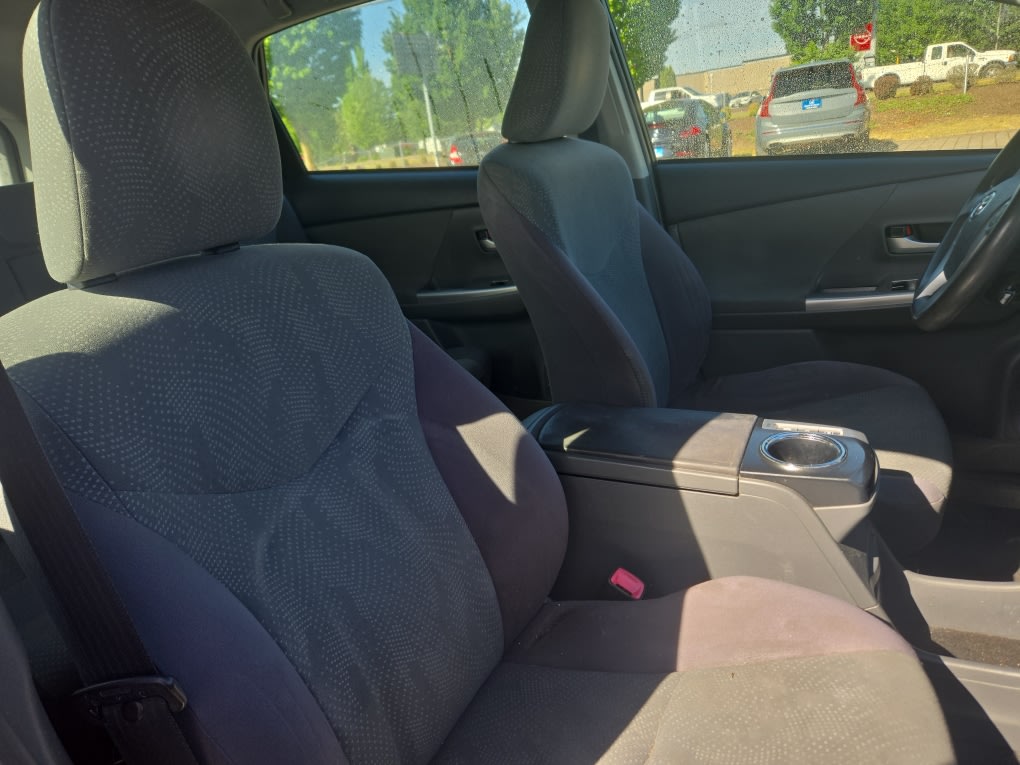 Thumbnail: 2012 Toyota Prius v - 10