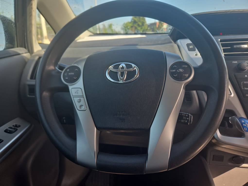 Thumbnail: 2012 Toyota Prius v - 20