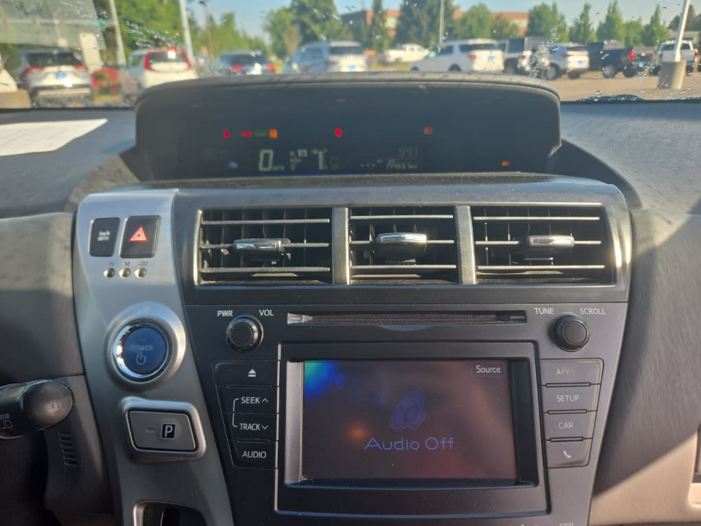 Thumbnail: 2012 Toyota Prius v - 12