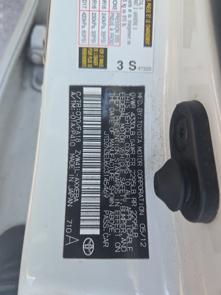 Thumbnail: 2012 Toyota Prius v - 16