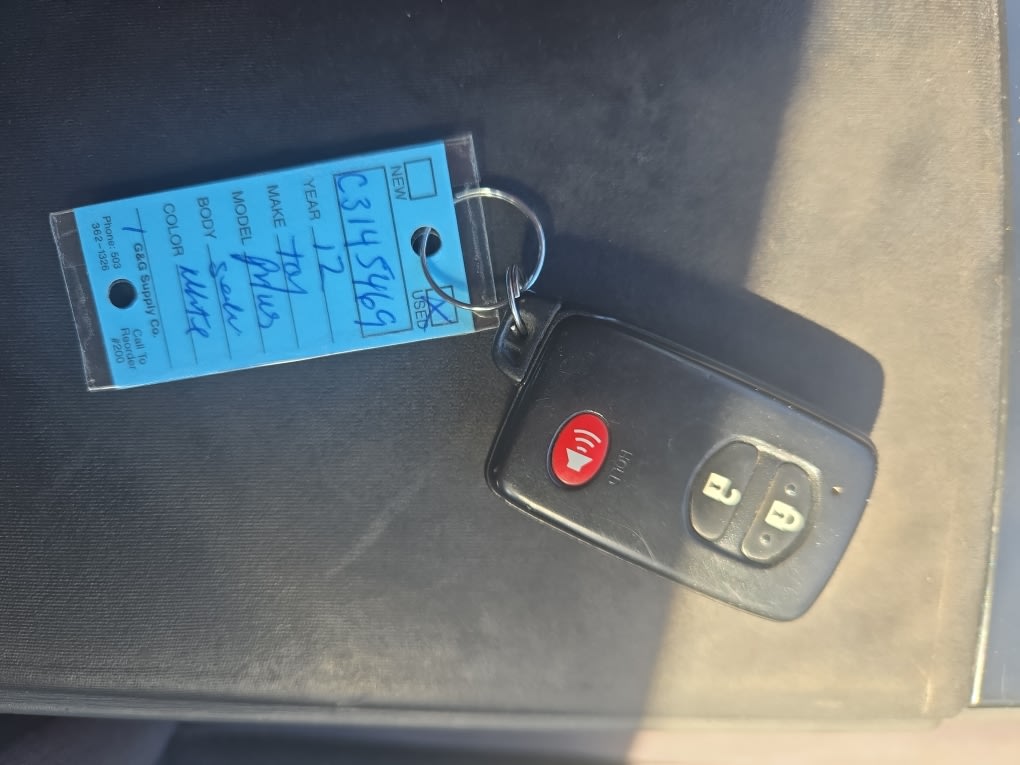 Thumbnail: 2012 Toyota Prius v - 15