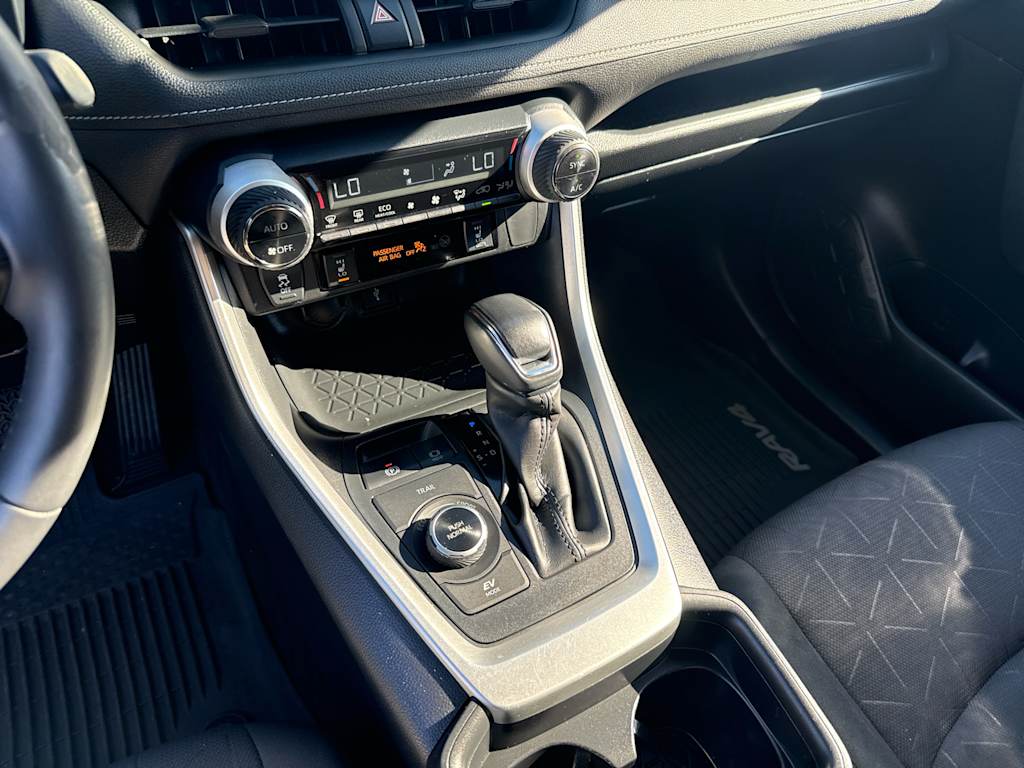 Thumbnail: 2020 Toyota RAV4 - 14