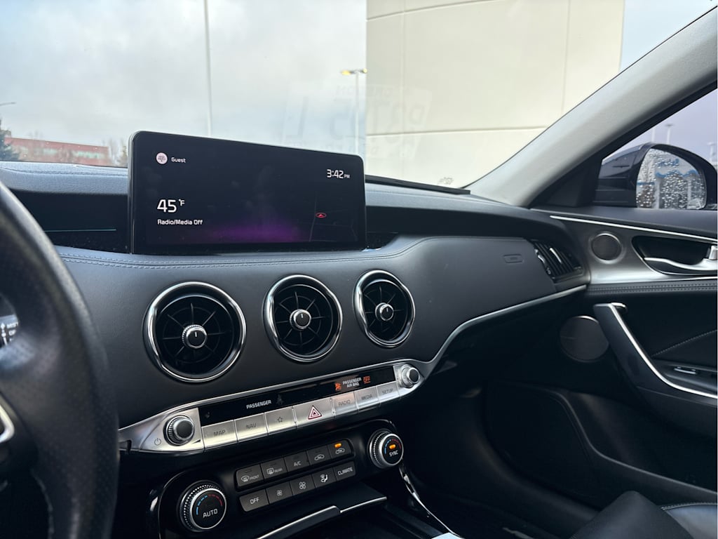 Thumbnail: 2022 Kia Stinger - 15