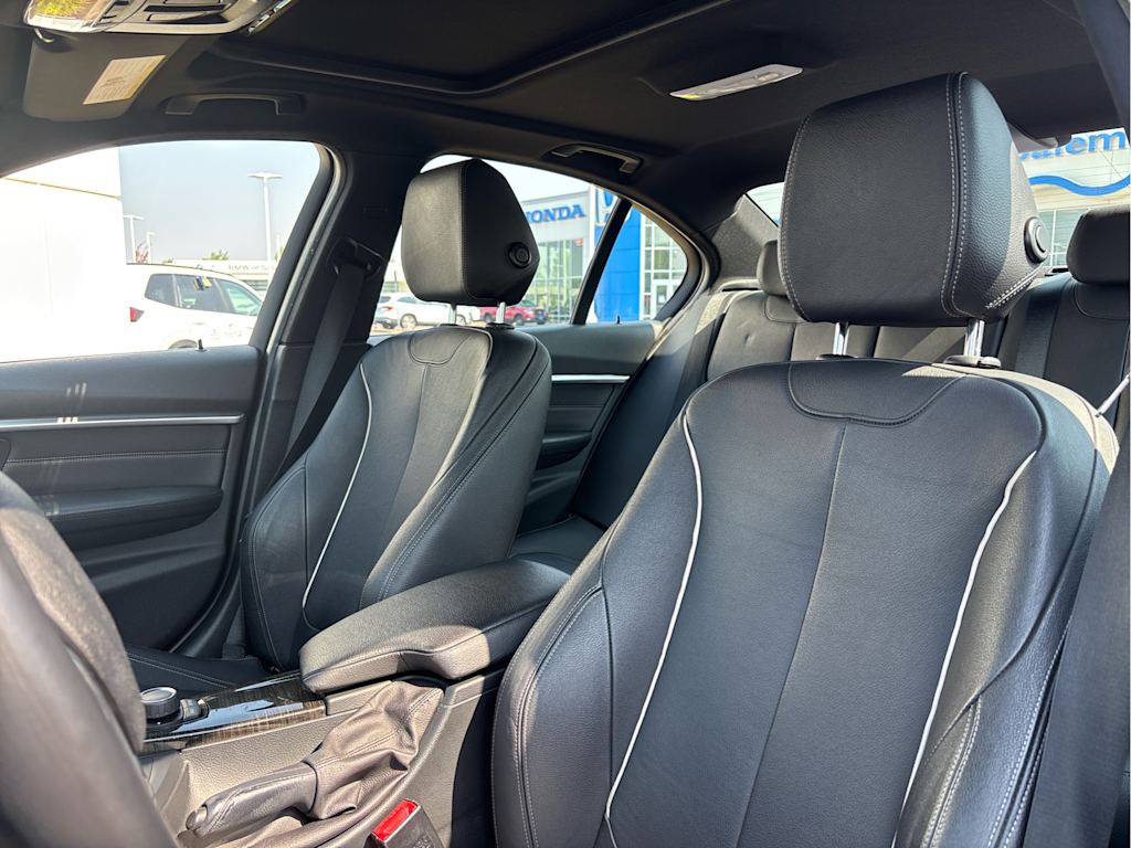 Thumbnail: 2016 BMW 3 Series - 10