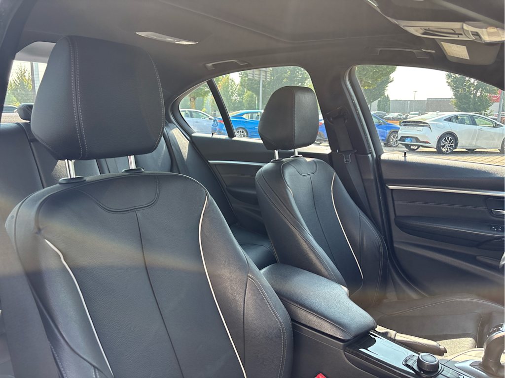 Thumbnail: 2016 BMW 3 Series - 11