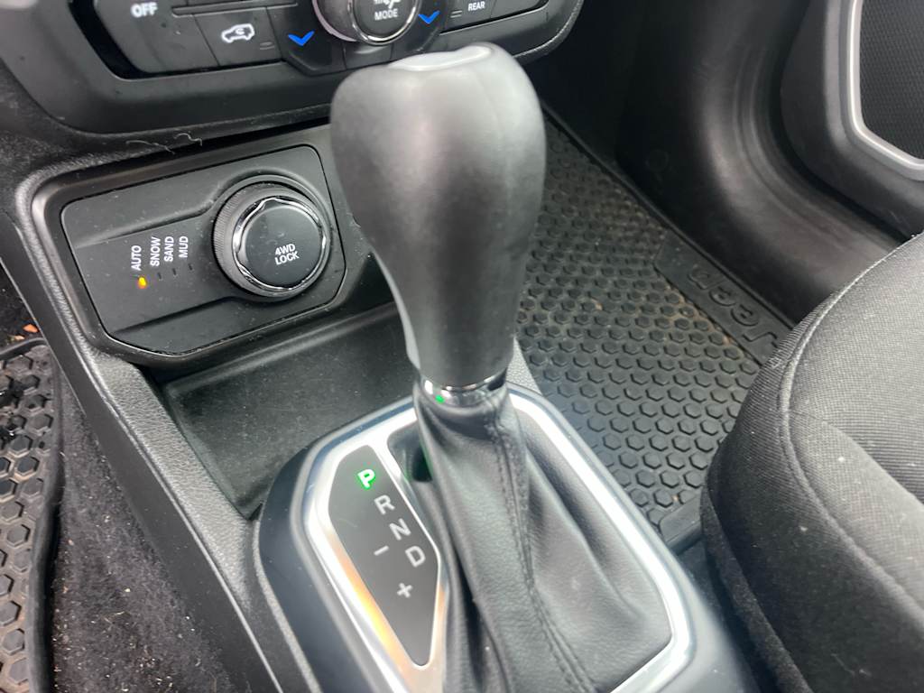 Thumbnail: 2020 Jeep Renegade - 16