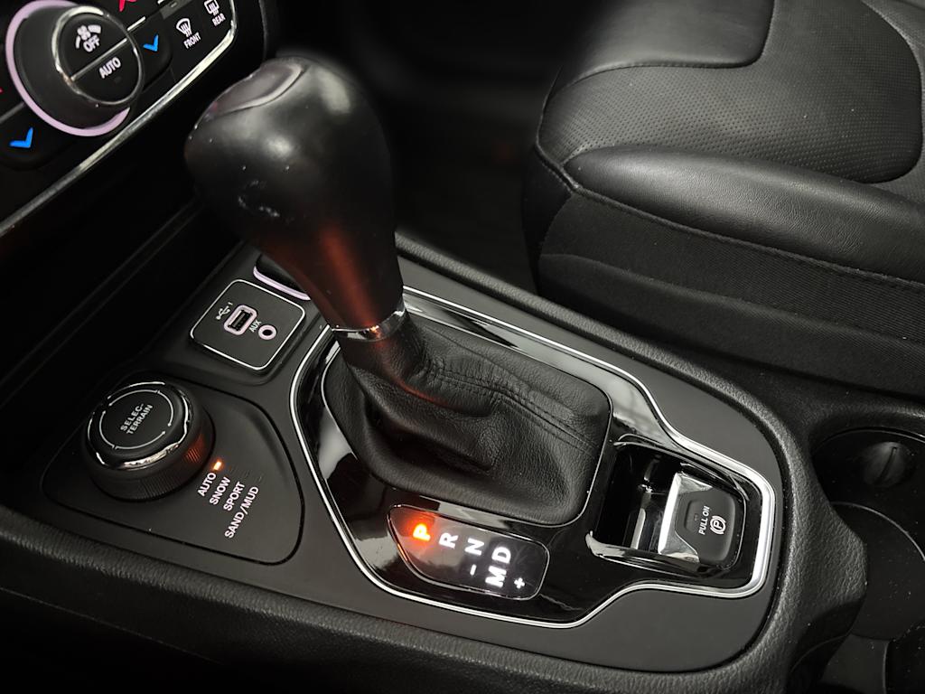 Thumbnail: 2022 Jeep Cherokee - 12