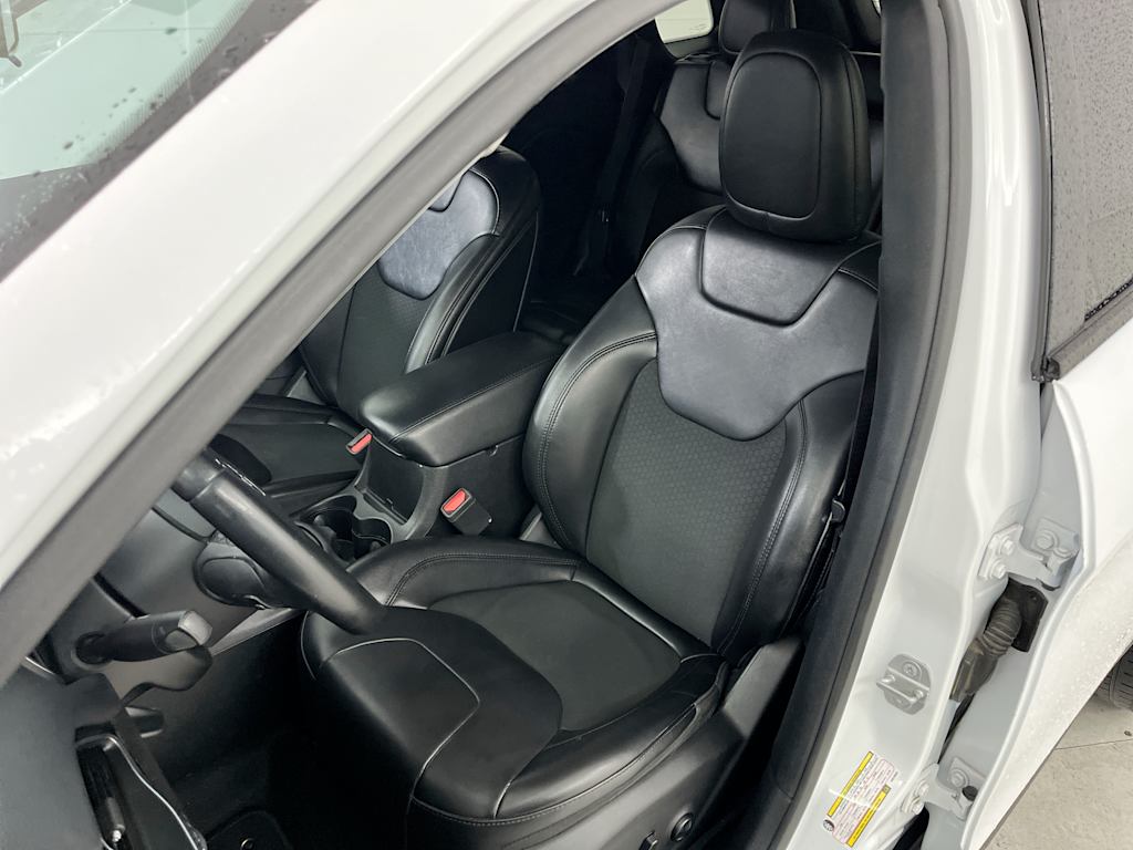 Thumbnail: 2019 Jeep Cherokee - 8