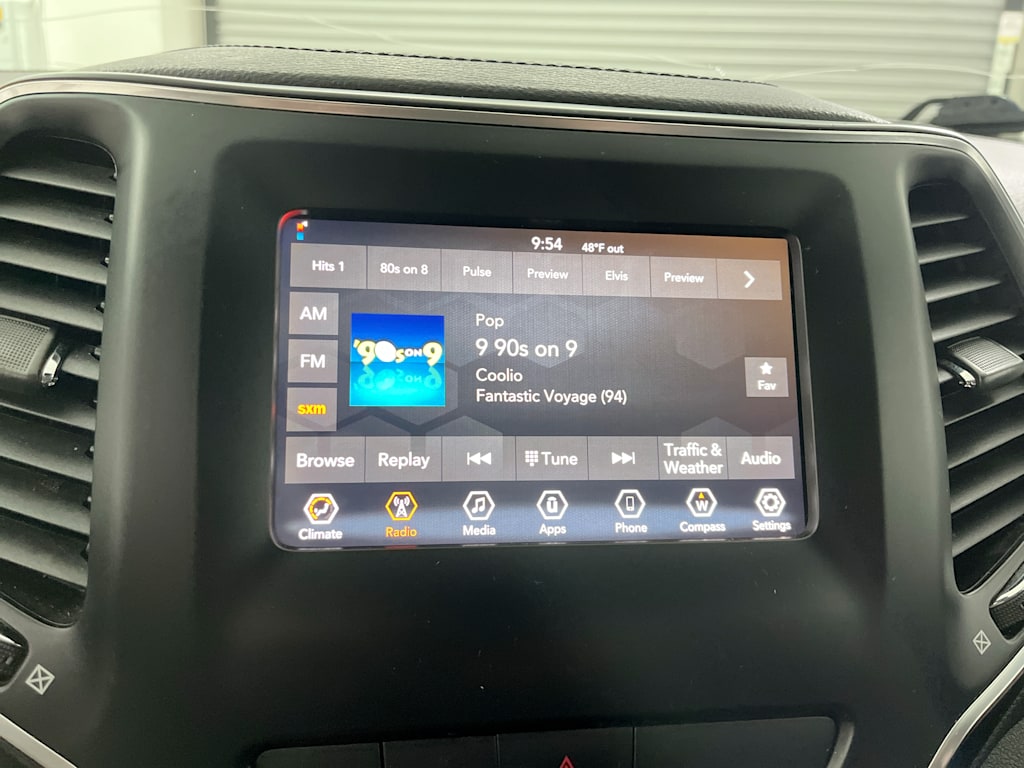 Thumbnail: 2019 Jeep Cherokee - 11