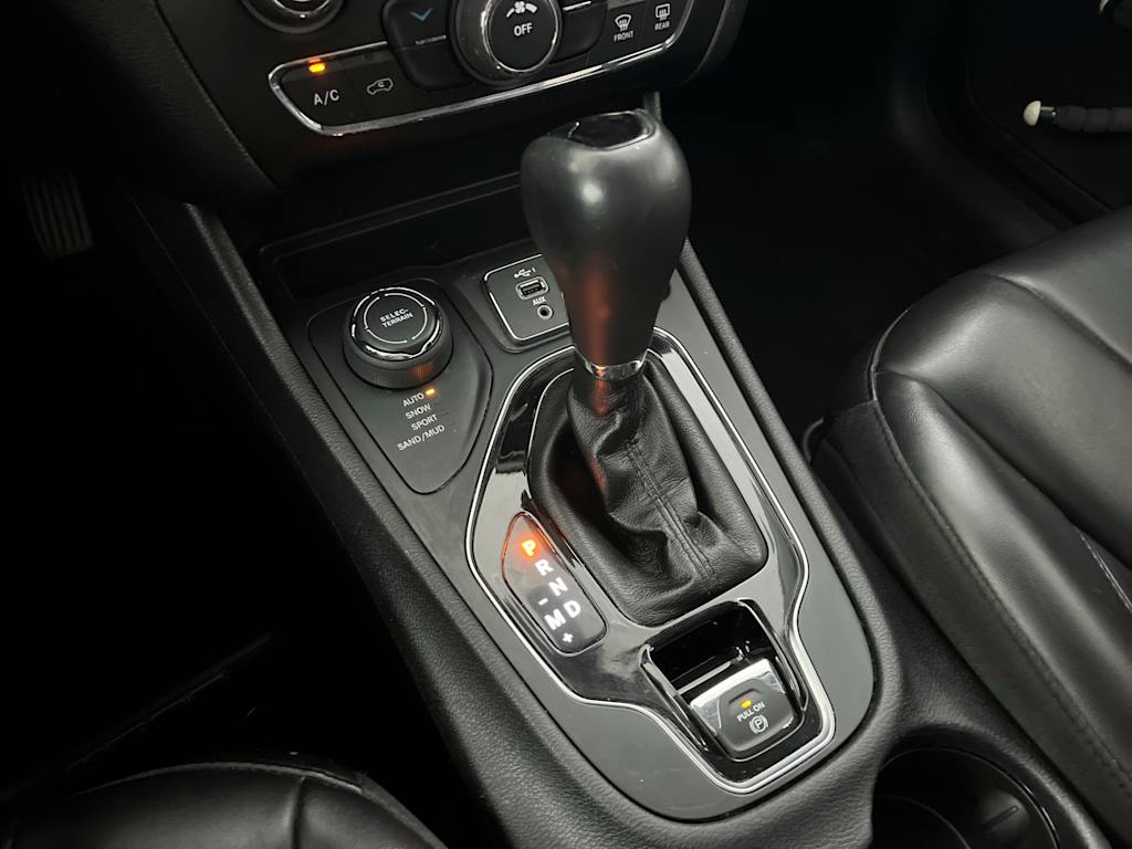 Thumbnail: 2019 Jeep Cherokee - 12