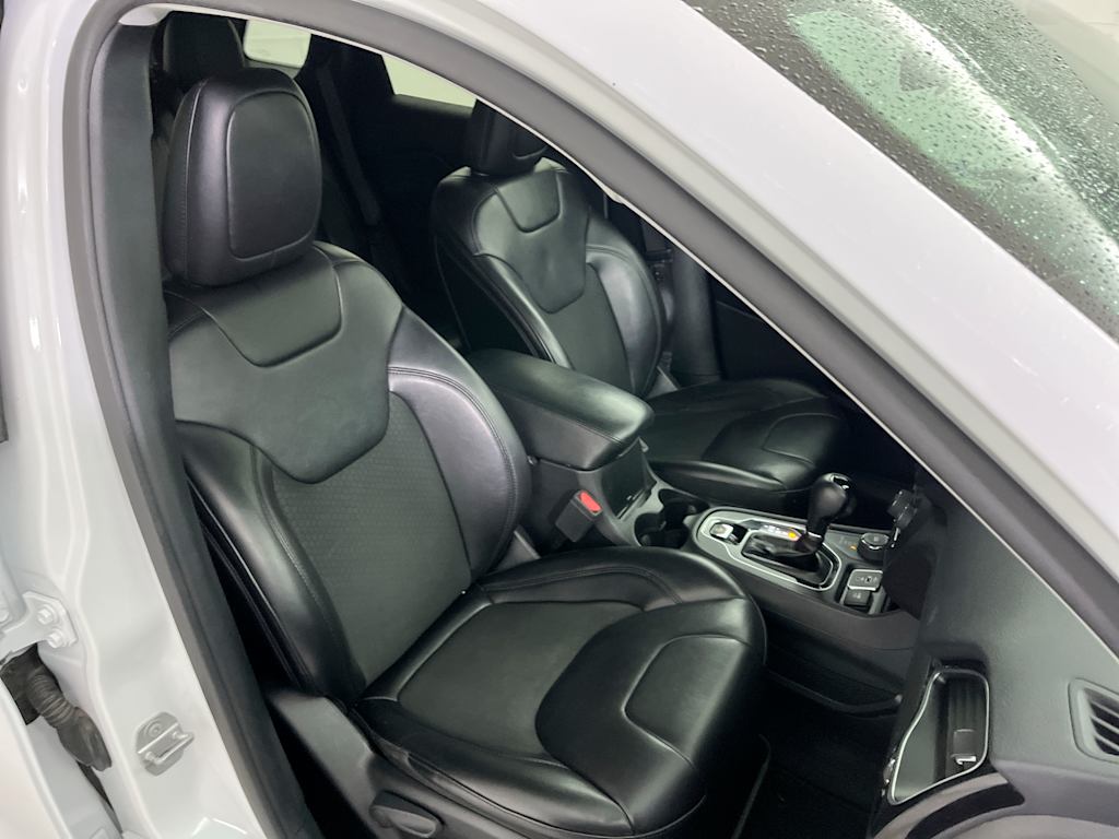 Thumbnail: 2019 Jeep Cherokee - 25