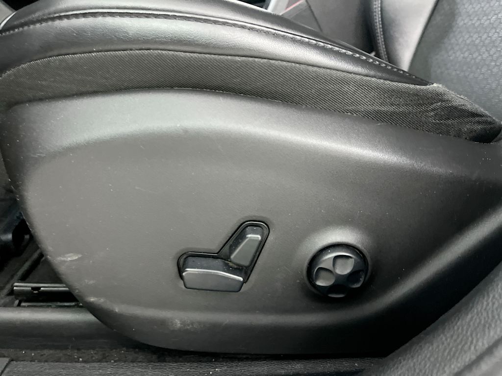 Thumbnail: 2019 Jeep Cherokee - 20