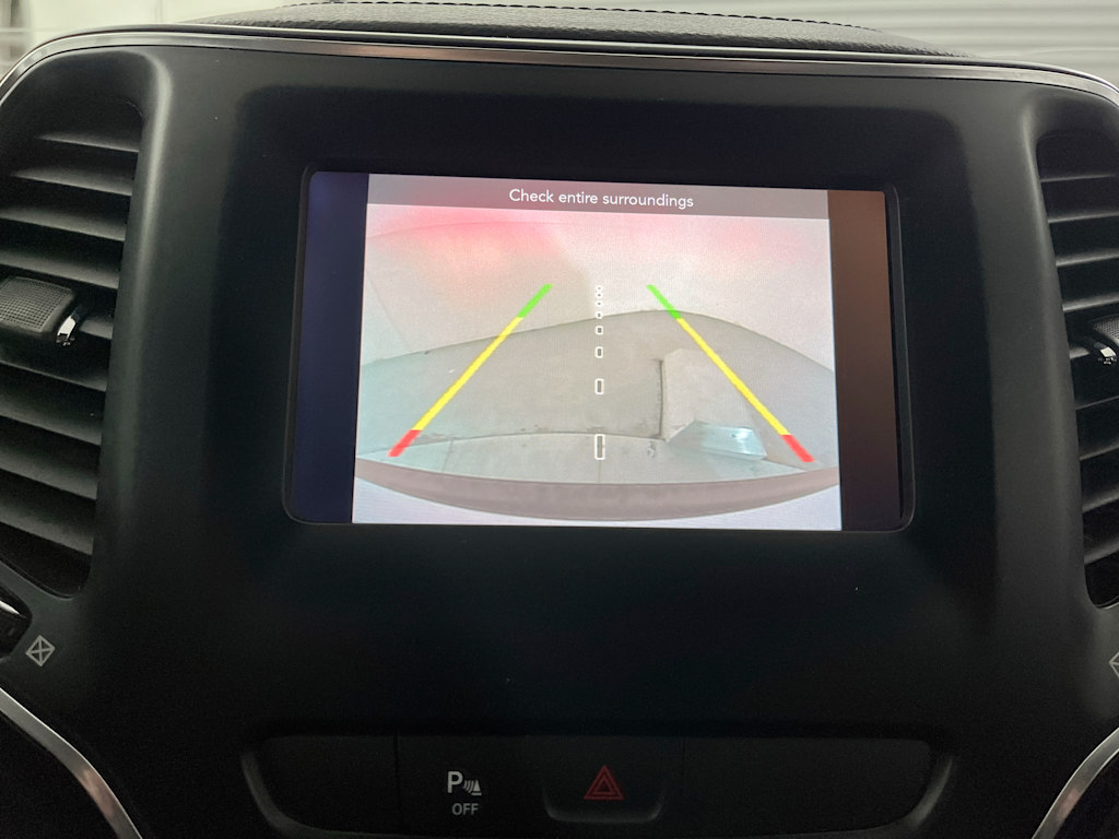 Thumbnail: 2019 Jeep Cherokee - 24