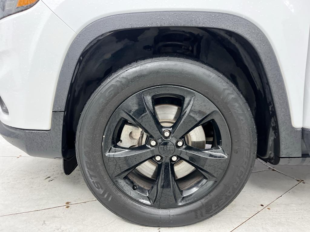 Thumbnail: 2019 Jeep Cherokee - 6