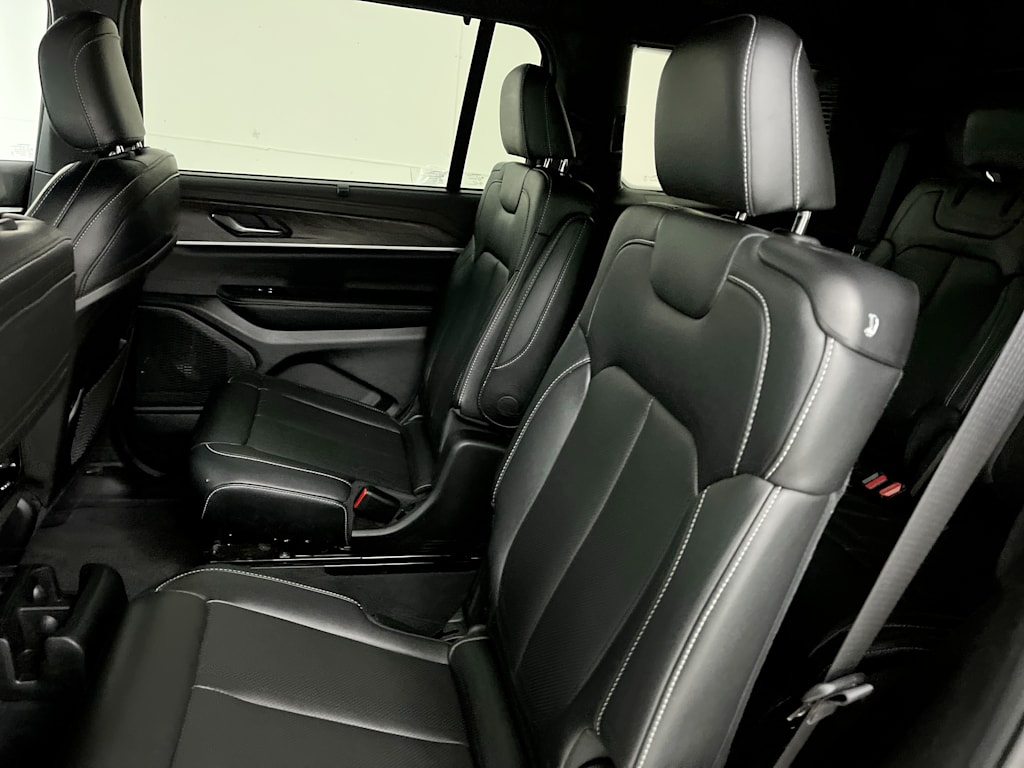 Thumbnail: 2024 Jeep Grand Cherokee L - 32