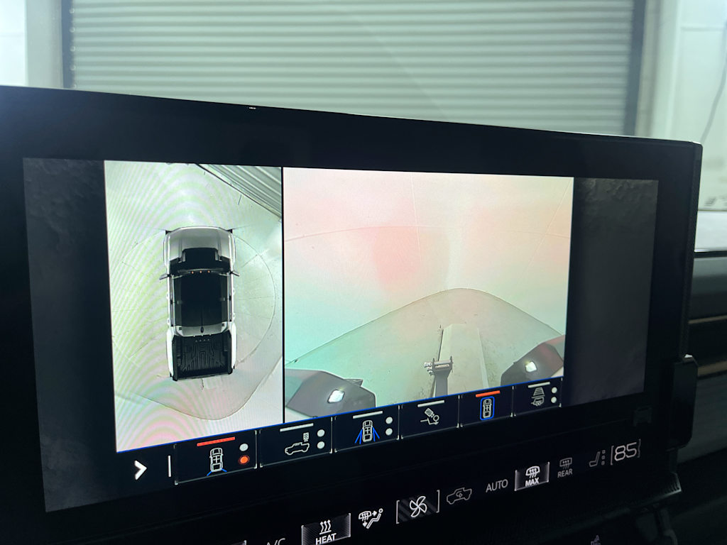 Thumbnail: 2022 GMC Hummer EV - 25