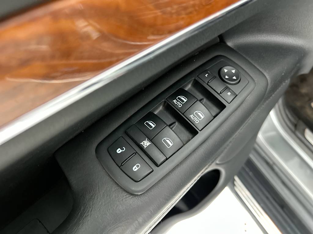 Thumbnail: 2011 Jeep Grand Cherokee - 22
