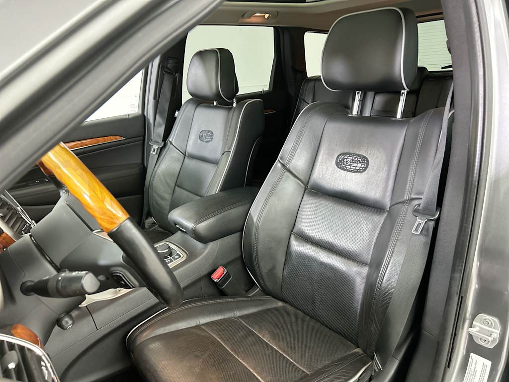 Thumbnail: 2011 Jeep Grand Cherokee - 9