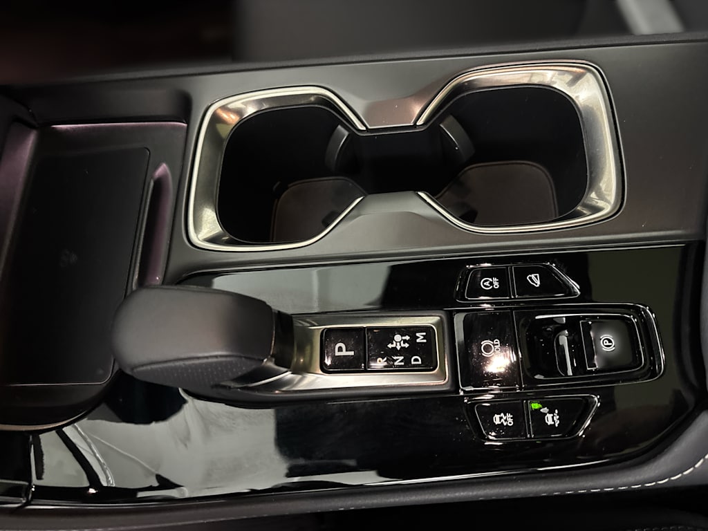 Thumbnail: 2025 Lexus ES - 12