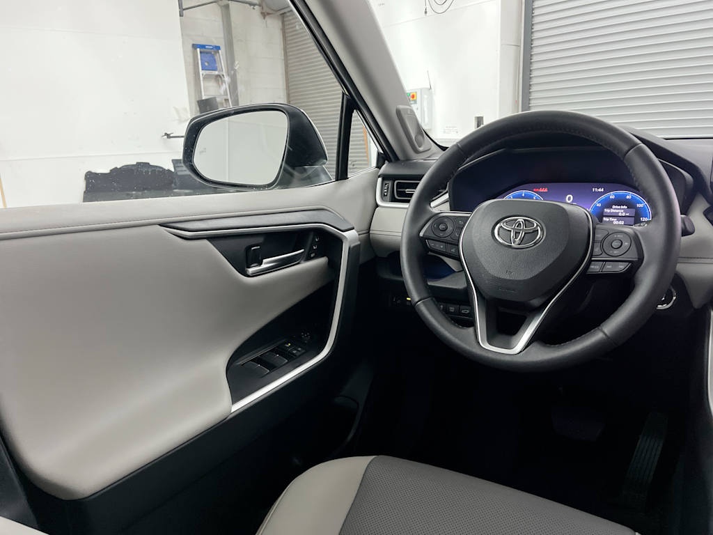 Thumbnail: 2023 Toyota RAV4 - 8