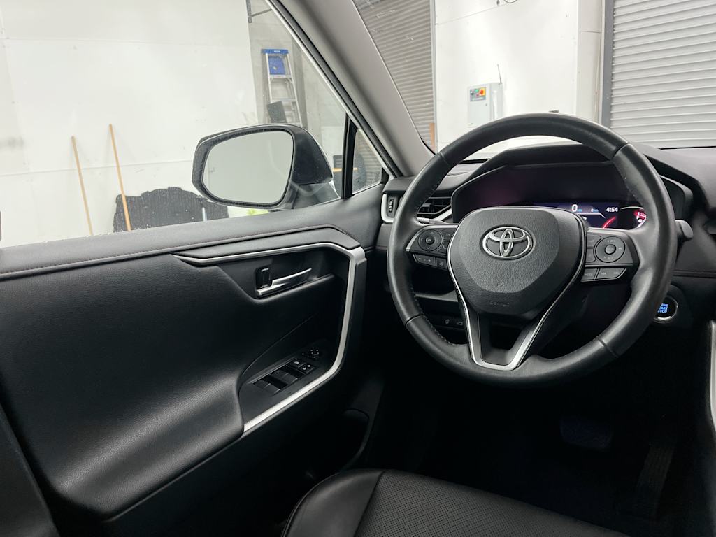 Thumbnail: 2021 Toyota RAV4 - 8