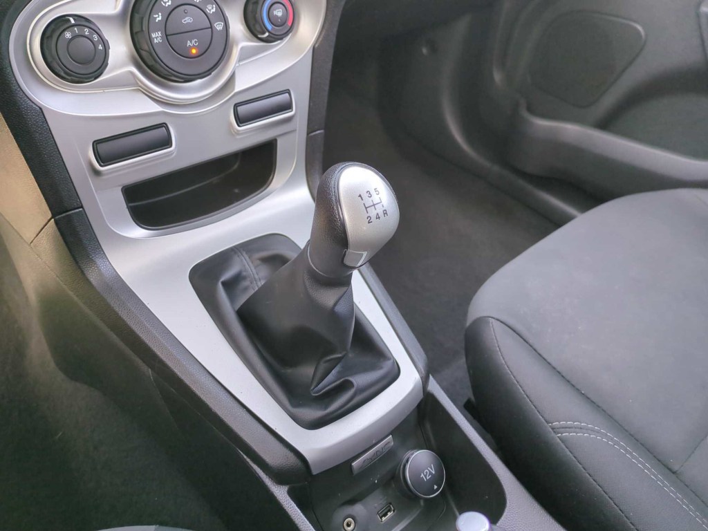 2019 Ford Fiesta SE 32