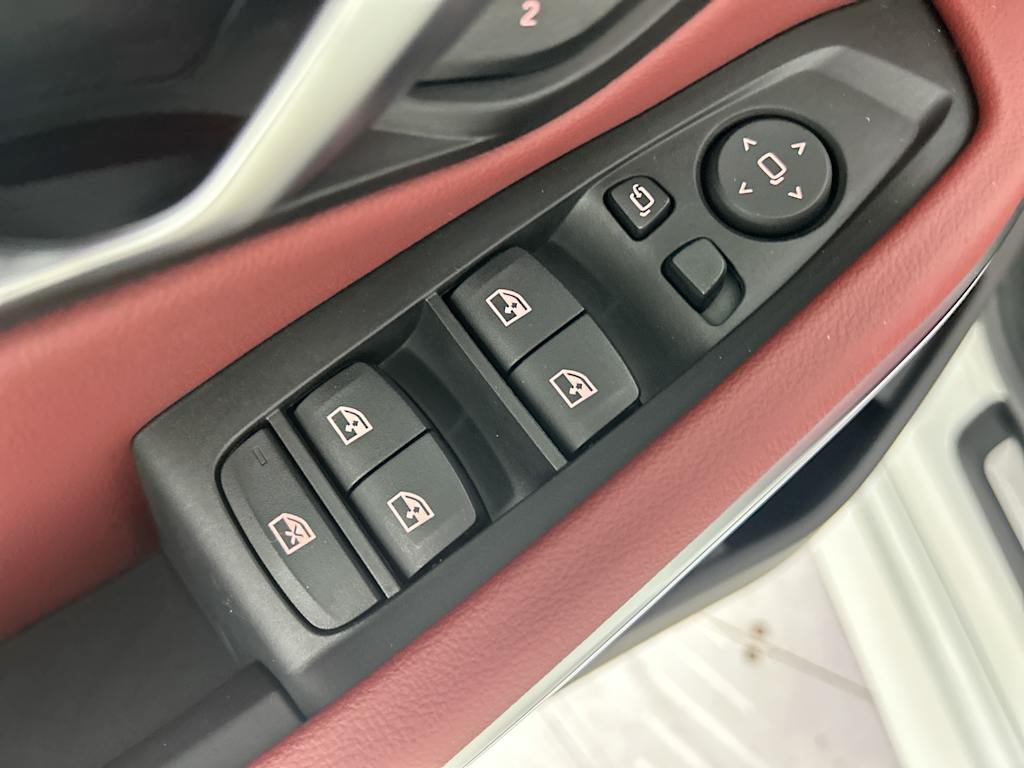 Thumbnail: 2025 BMW 3 Series - 21