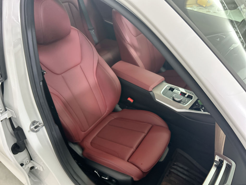 Thumbnail: 2025 BMW 3 Series - 26