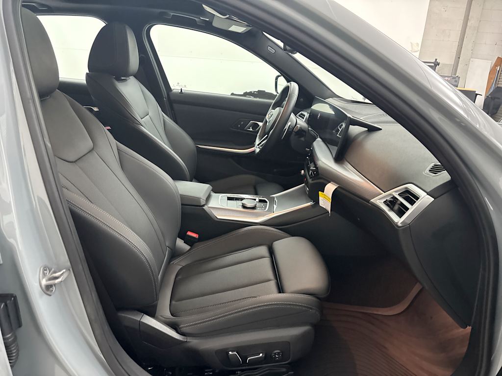 Thumbnail: 2026 BMW 3 Series - 26